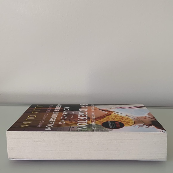 Paperback Bridgerton Book Romancing Mister Bridgerton By Julia Quinn Romance - Picture 5 of 7